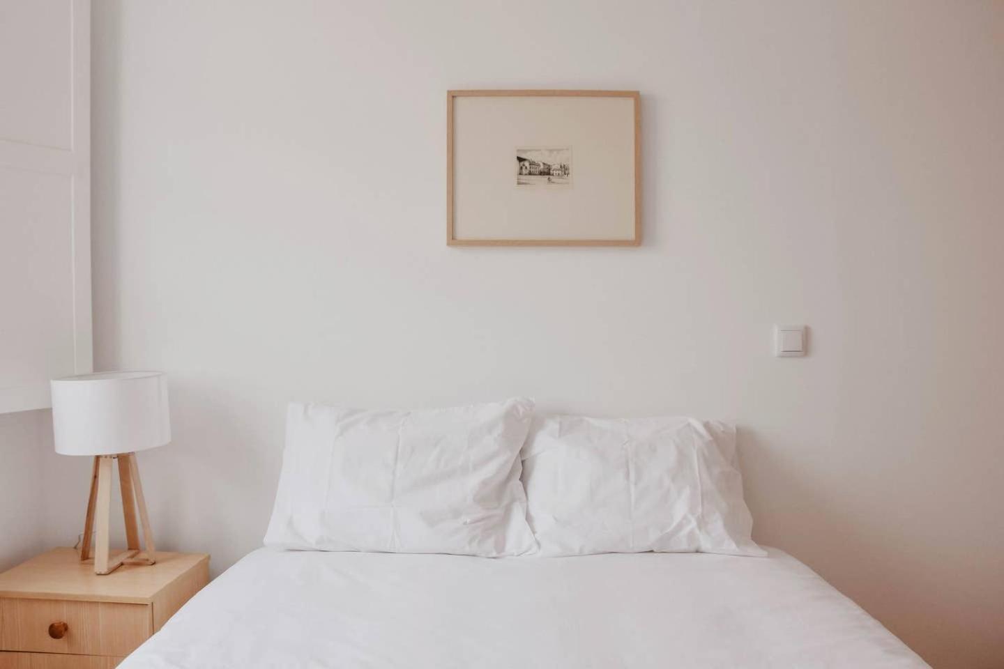 Apartment T1 E Calmo, Moderno E Acolhedor Em - Self Check In Coimbra
